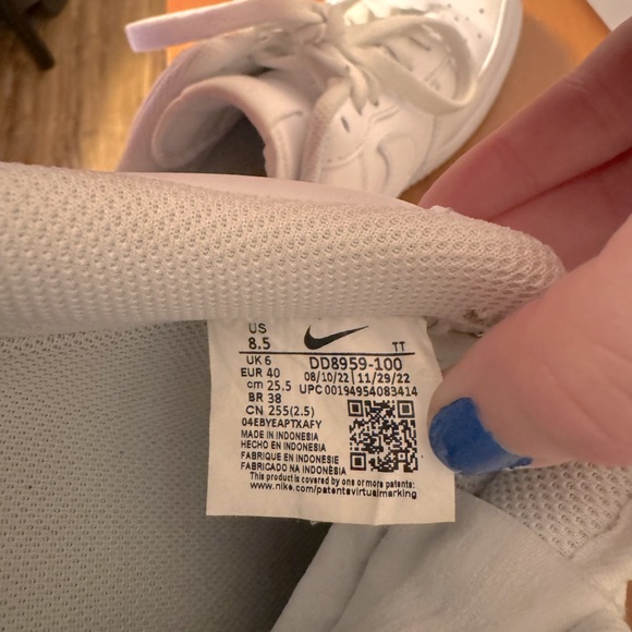 White Air Force 1 ‘07 size 8.5 - Picture 4 of 7